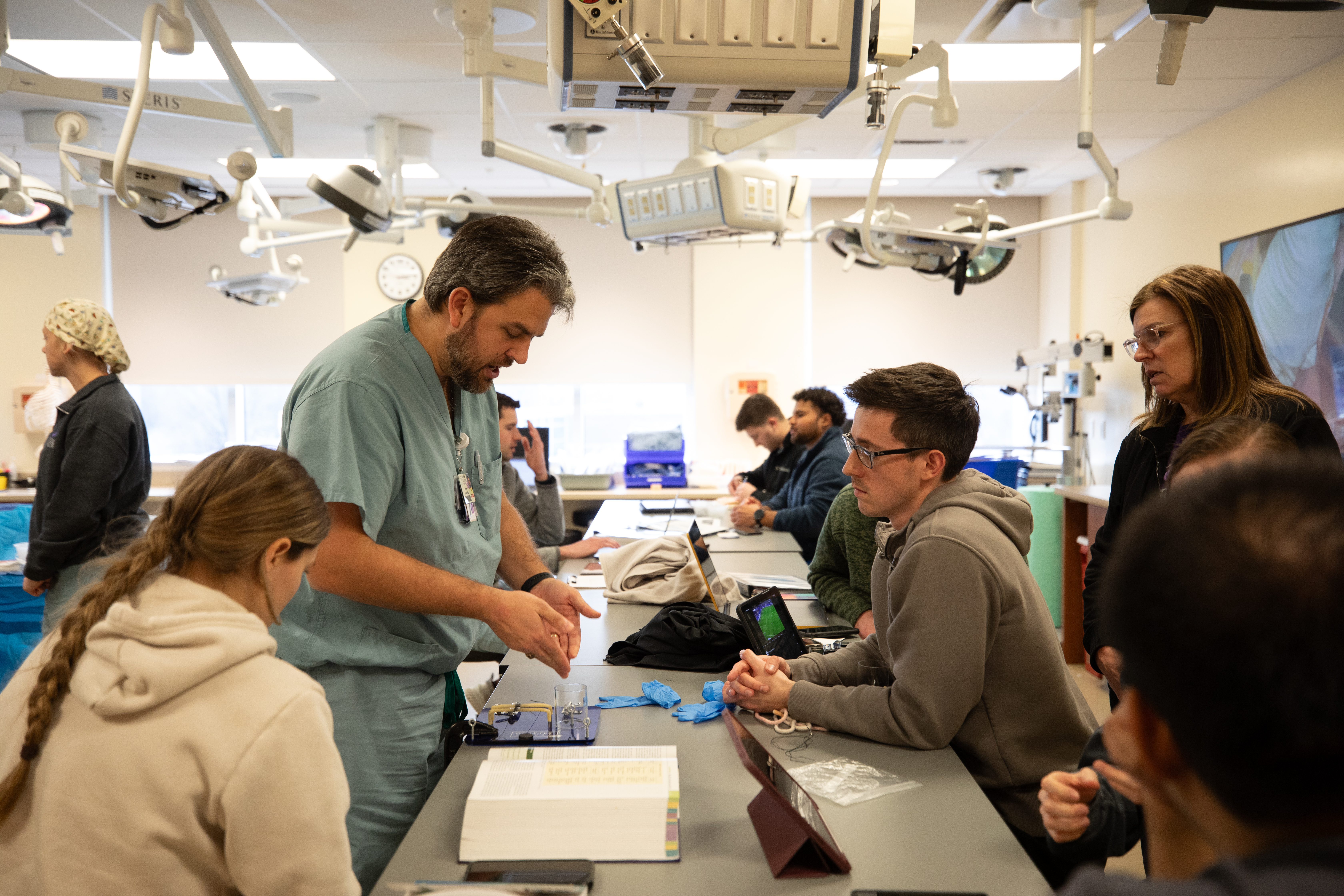 residents in skills lab