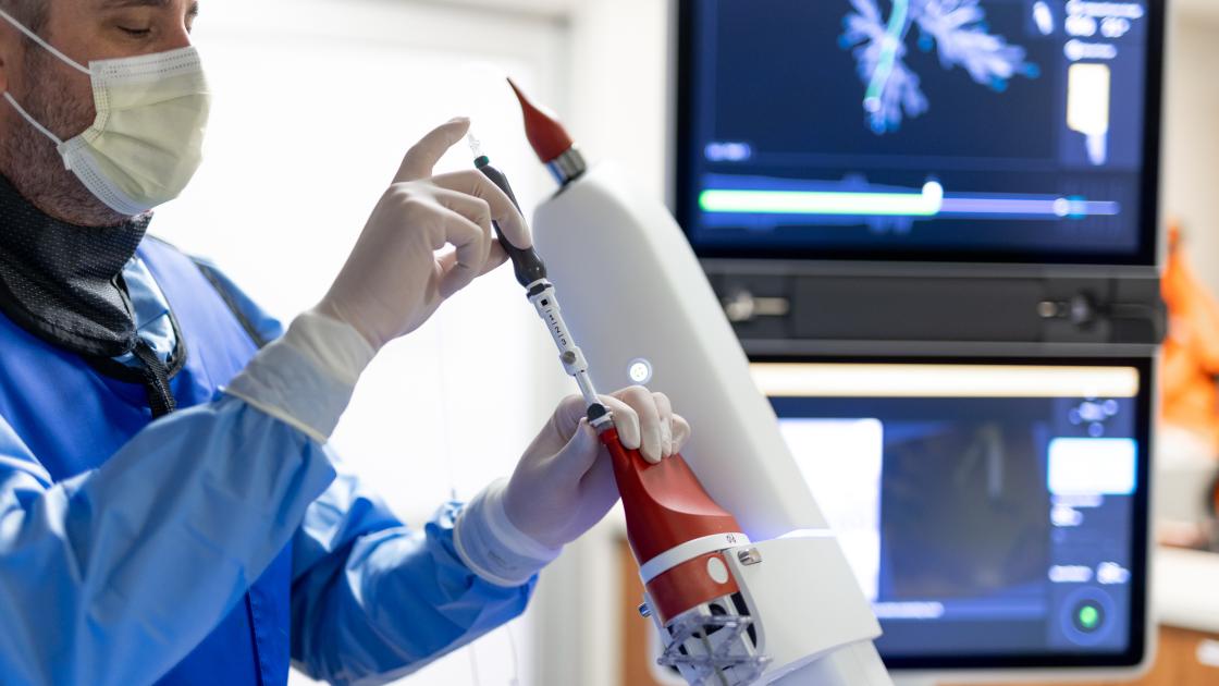 Dr. Taylor Stone performs a navigation bronchoscopy biopsy