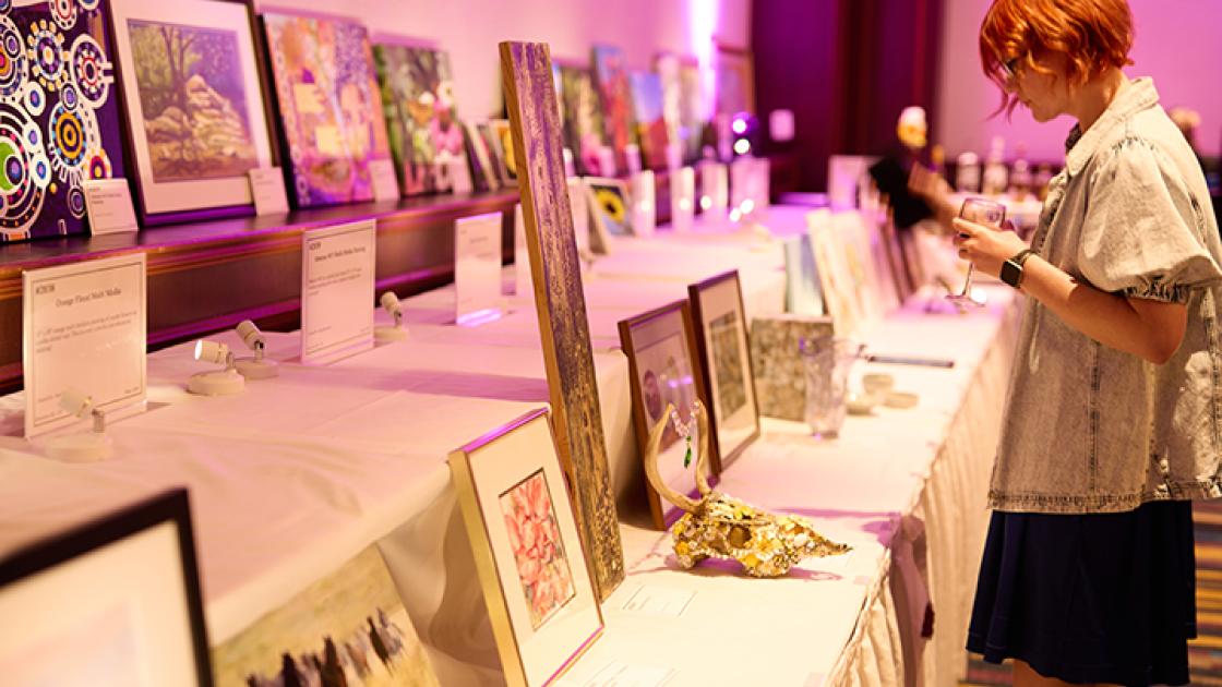 Art browsing at Denim & Diamonds