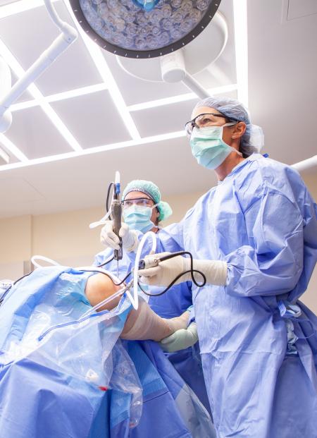 Dr. Robinson performs knee surgery